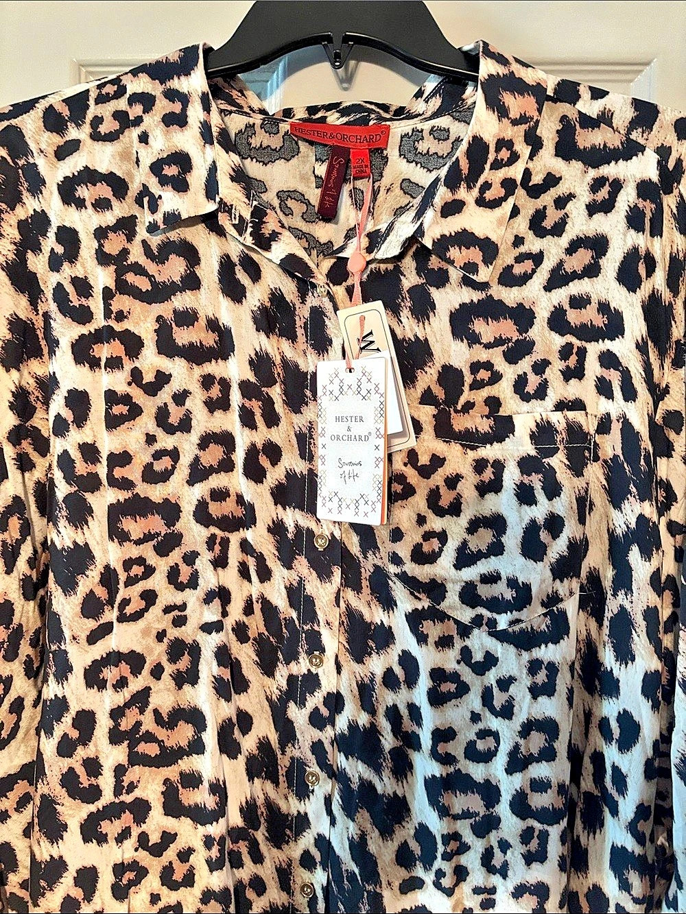 Hester & Orchard Leopard Print Button Up Blouse NWT - Picture 2 of 10